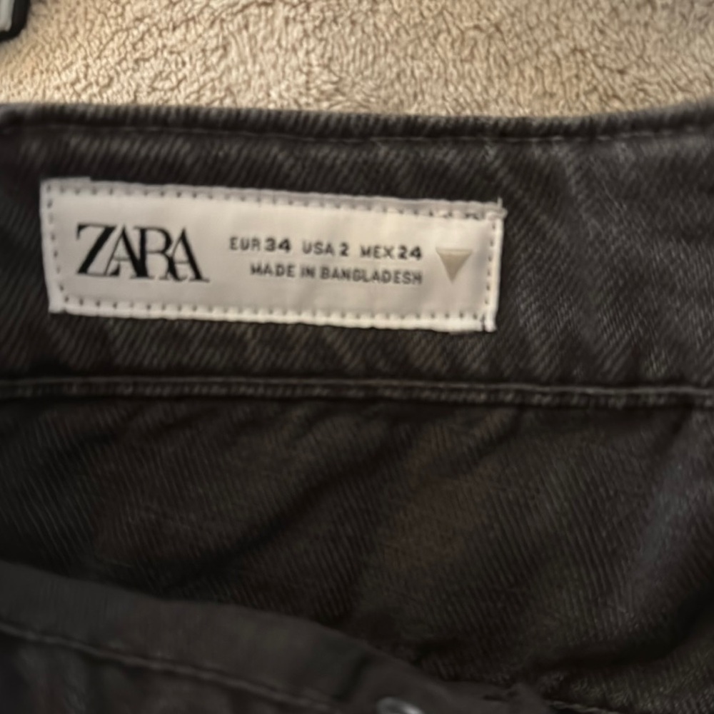 Pristine Zara Charcoal Denim barrel leg Jean